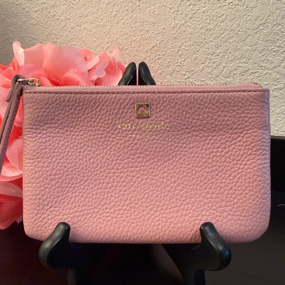 kate spade ♠️ Pink Pebbled Leather Zip Wristlet with Gold Logo EUC